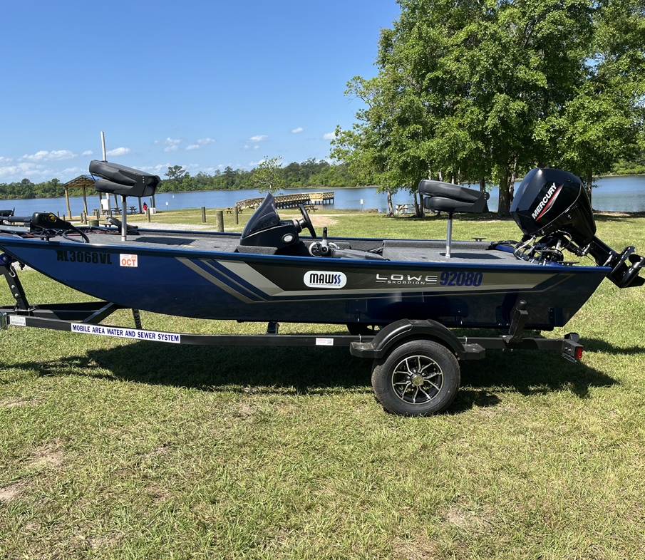 photo of motorized fishing boat